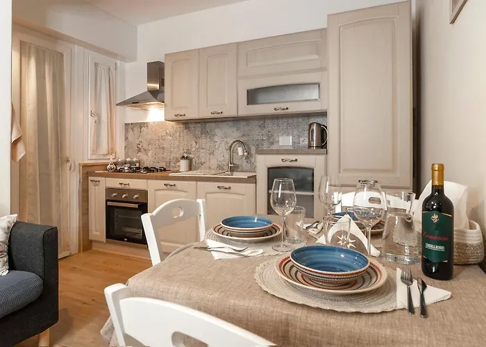 Elegant Comfy Three-rooms In Eur With Parking רומא