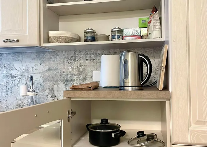 Elegant Comfy Three-rooms In Eur With Parking דירה *