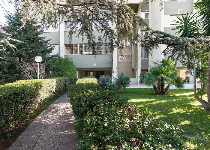 Elegant Comfy Three-rooms In Eur With Parking דירה רומא