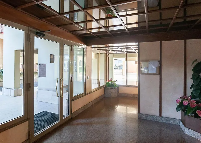 Elegant Comfy Three-rooms In Eur With Parking דירה