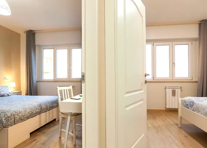 Elegant Comfy Three-rooms In Eur With Parking דירה