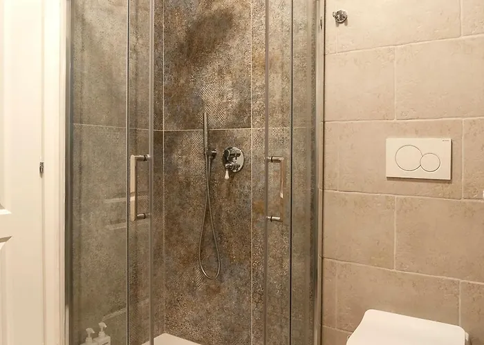 Elegant Comfy Three-rooms In Eur With Parking דירה