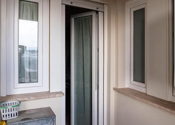 Elegant Comfy Three-rooms In Eur With Parking רומא