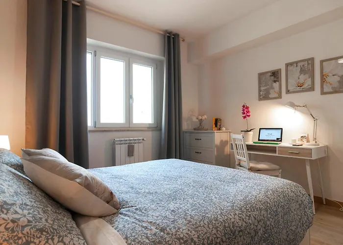 Elegant Comfy Three-rooms In Eur With Parking דירה *