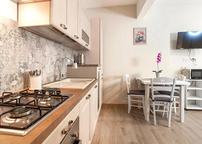 דירה Elegant Comfy Three-rooms In Eur With Parking רומא