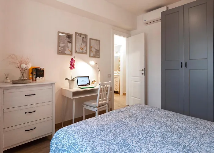 Elegant Comfy Three-rooms In Eur With Parking רומא