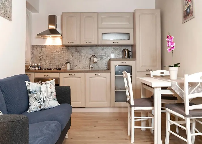 Elegant Comfy Three-rooms In Eur With Parking דירה