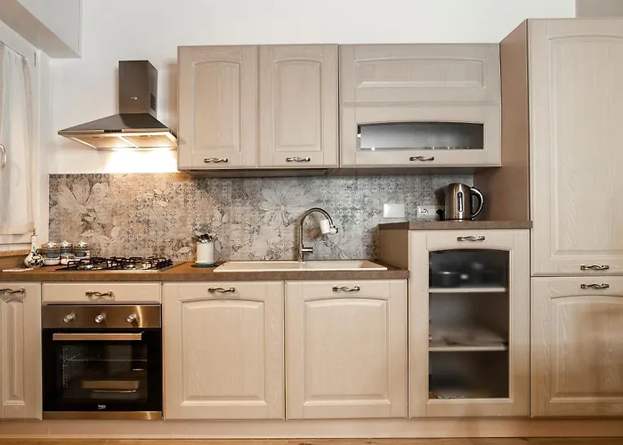 Elegant Comfy Three-rooms In Eur With Parking דירה